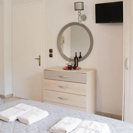 アパートホテル Marina Apartments, Agios Gordios Corfu 2*